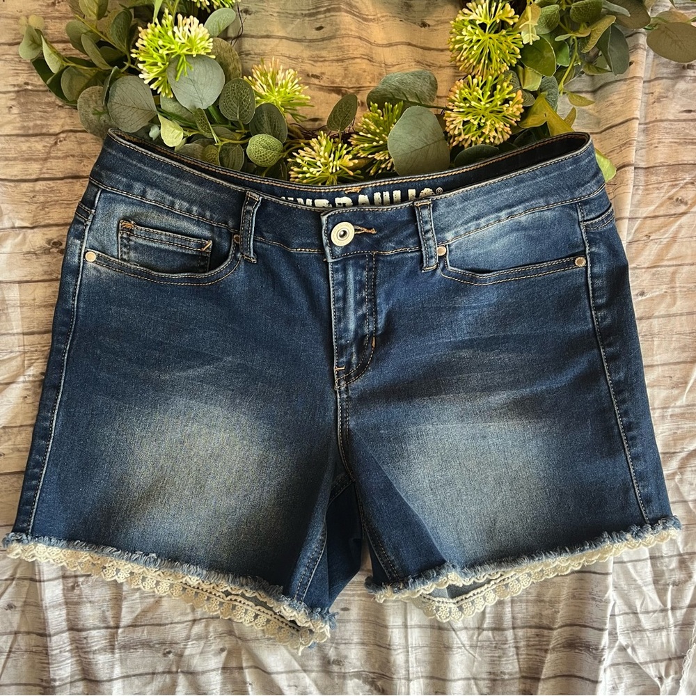 🩳Hydraulic Like New Women’s Blue Jean Shorts with White Lace Size 10
